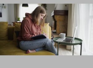 diferencia entre soledad y aislamiento Formato Post con imagen Texto Soledad estar solo y sentirlo bien. Aislamiento estar solo y sufrirlo. La soledad puede ser sanadora. El aislamiento danin e1764767182653